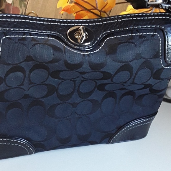 Coach Signature Chelsea Hobo Bag - Picture 3 of 7